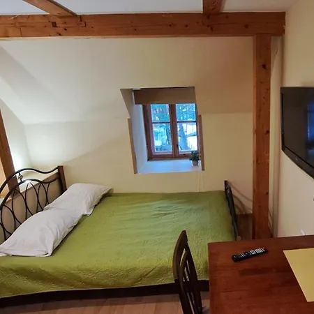 לינה וארוחת בוקר Juros Akis *