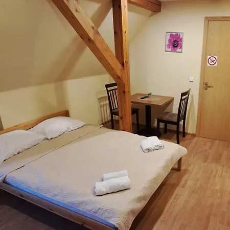 לינה וארוחת בוקר Juros Akis *