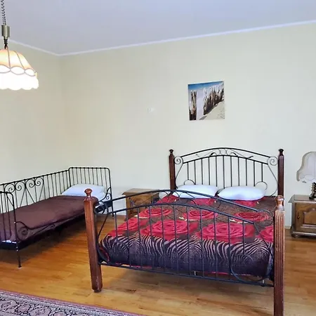 Juros Akis לינה וארוחת בוקר פלאנגה