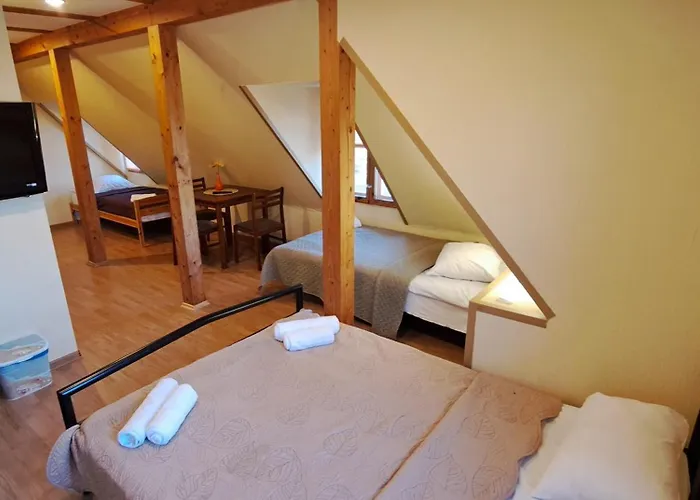 Juros Akis לינה וארוחת בוקר *