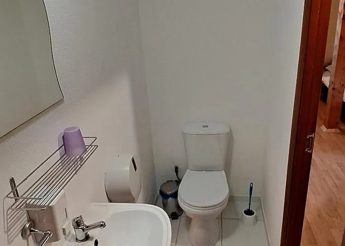 לינה וארוחת בוקר Juros Akis פלאנגה