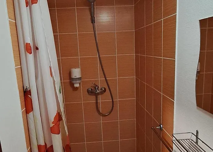 Juros Akis לינה וארוחת בוקר פלאנגה