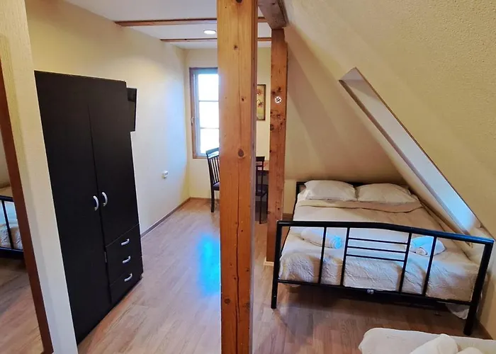 לינה וארוחת בוקר Juros Akis *