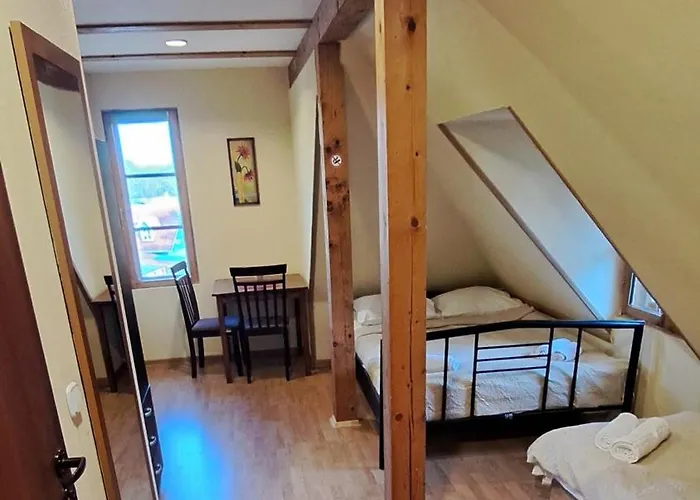 Juros Akis לינה וארוחת בוקר *