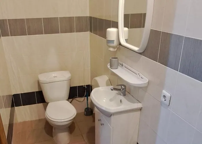 לינה וארוחת בוקר Juros Akis *