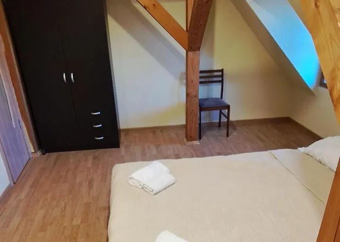 לינה וארוחת בוקר Juros Akis *