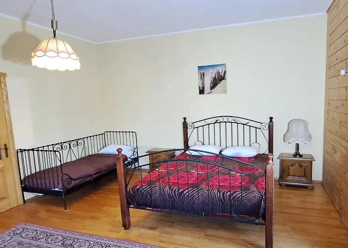 Juros Akis לינה וארוחת בוקר פלאנגה